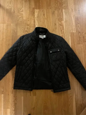 Zara jacka M - Jacka från Zara i storlek M, fint skick.