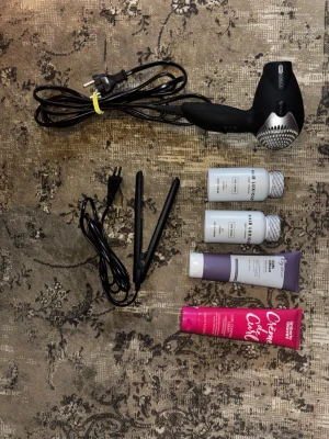 Skönhetsprodukter till paketpris billigt  - Jag säljer detta skönhets paket super billigt allt är nytt förutom fönen. Burkarna med vitaminer som gör att håret växer och blir tjockare dom är självklart oöppnade nya. 