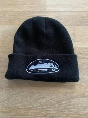 Svart mössa - Stilig och varm mössa - onesize. Hör av er om ni undrar något! 