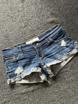 Abercrombie&fitch shorts - Skit snygga lowaist jeansshorts från Abercrombie&fitch <3 midjemått = 37cm gylf = 14,5cm 💋