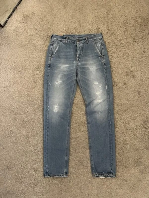 Dondup Konor Jeans - |Dondup Konor Jeans| | Storlek: W31  | Skick: 9,25/10| Medföljer: inget| Frågor eller funderingar tveka inte på att höra av dig!