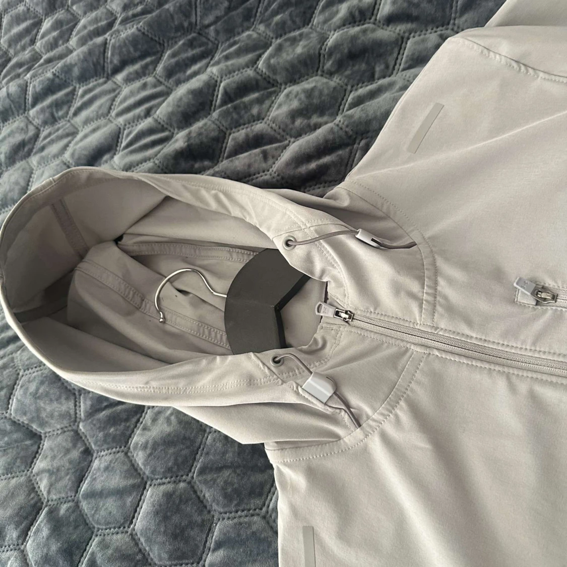 Under Armour vindjacka i grått - 2