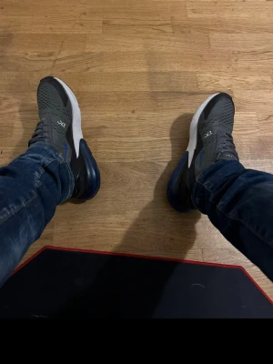 Nike air Max 270 - …