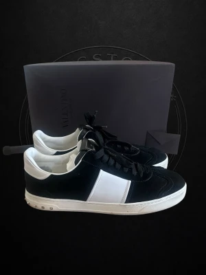 Helt nya! Valentino flycrews  - Riktigt feta skor inför sommaren! Skriv vid minsta intresse