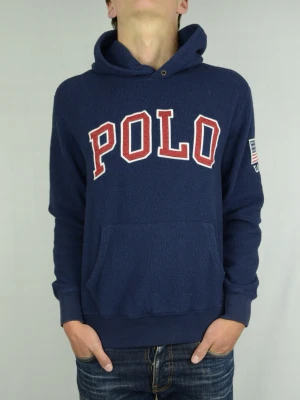 Ralph Lauren hoodie  - POLO RALPH LAUREN HOODIE Storlek : S Passform : Normal Användning : Hoodien är i ett fint skick utan defekter Nypris : Cirka 2500SEK Modellen på bilden : 182CM och väger 74KG