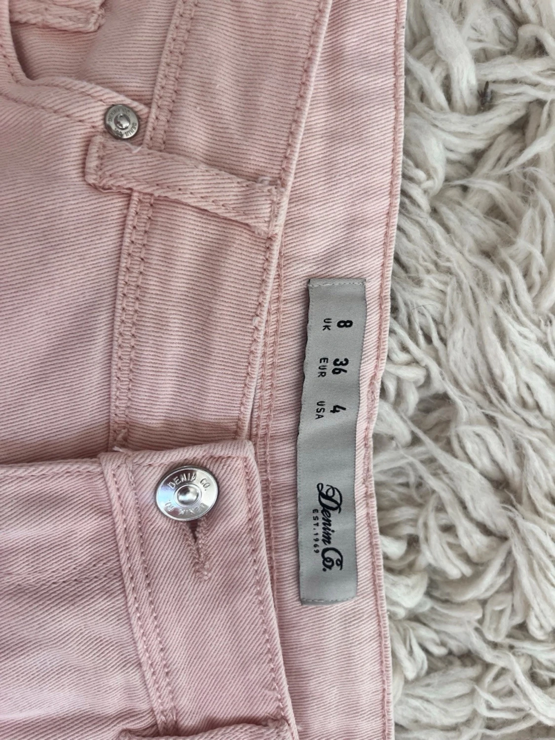 J26 Ljusrosa lågmidjade jeansshorts  - 5