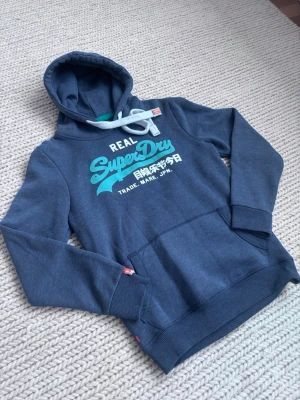 Superdry Hoodie - En galet fet hoodie från superdry. Mycket bra skick. Storlek S. Skriv vid frågor osv! 😁