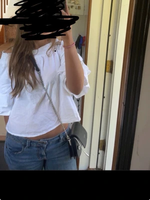 Blå raka jeans med sömdetalj - Jätte snygga Lågmidjade jeans, köpta på Vinted, storlek S, kommer inte till andvändning längre 