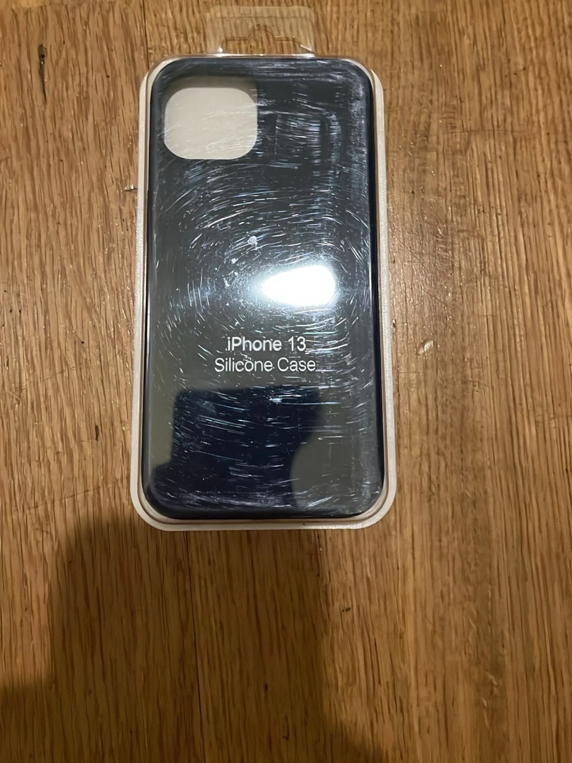 Mörkblått iPhone 13 silikonskal - 1