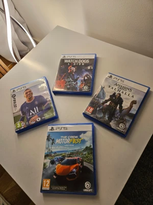 PS5 spelpaket - Säljer nu mina PlayStation 5-spel då konsolen är såld. Alla skivor är repfria och fodralen är i nyskick.  ​Spelen: • ​The Crew Motorfest (PS5) - 300kr  • ​Assassin's Creed Valhalla (PS5) - 250kr  • ​Watch Dogs Legion (PS5) - 150kr  • ​FIFA 22 (PS5) - 100kr  ​Pris: 700 kr för alla