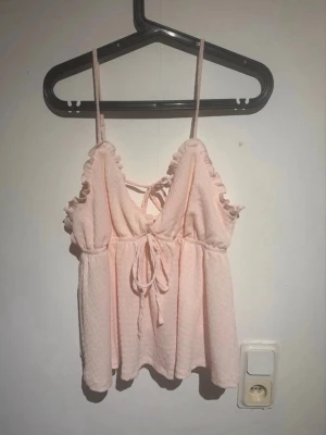 Ny blus ifrån gina tricot  - Aldrig använd