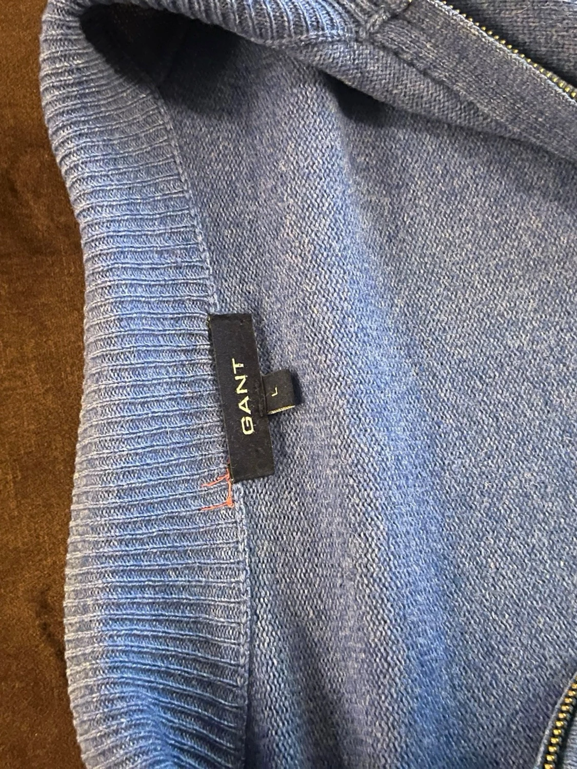 Blå ziptröja med mockadetaljer - 1