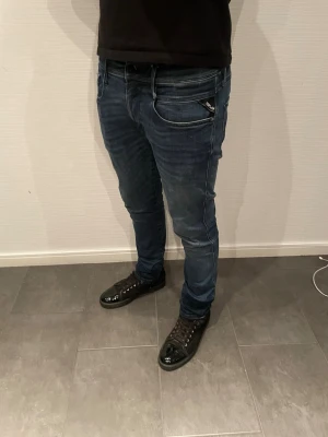 Replay ANBASS jeans - Replay ANBASS jeans herr| storlek:33/32| pris:499kr| skick:9,8/10| hör av dig vid minsta lilla fundering eller fråga| 