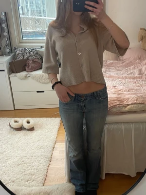 Snygga jeans  - Skitsnygga bootcut jeans med låg midja från 7 for all mankind💞