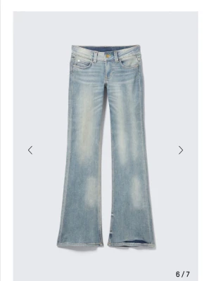 Cheap Monday jeans - Säljer ett par ljusblå jeans från Cheap Monday som är otroligt fina! Jeansen är helt nya men kommer tyvärr inte till användning, endast använda en gång! 💕           Nypris:399kr