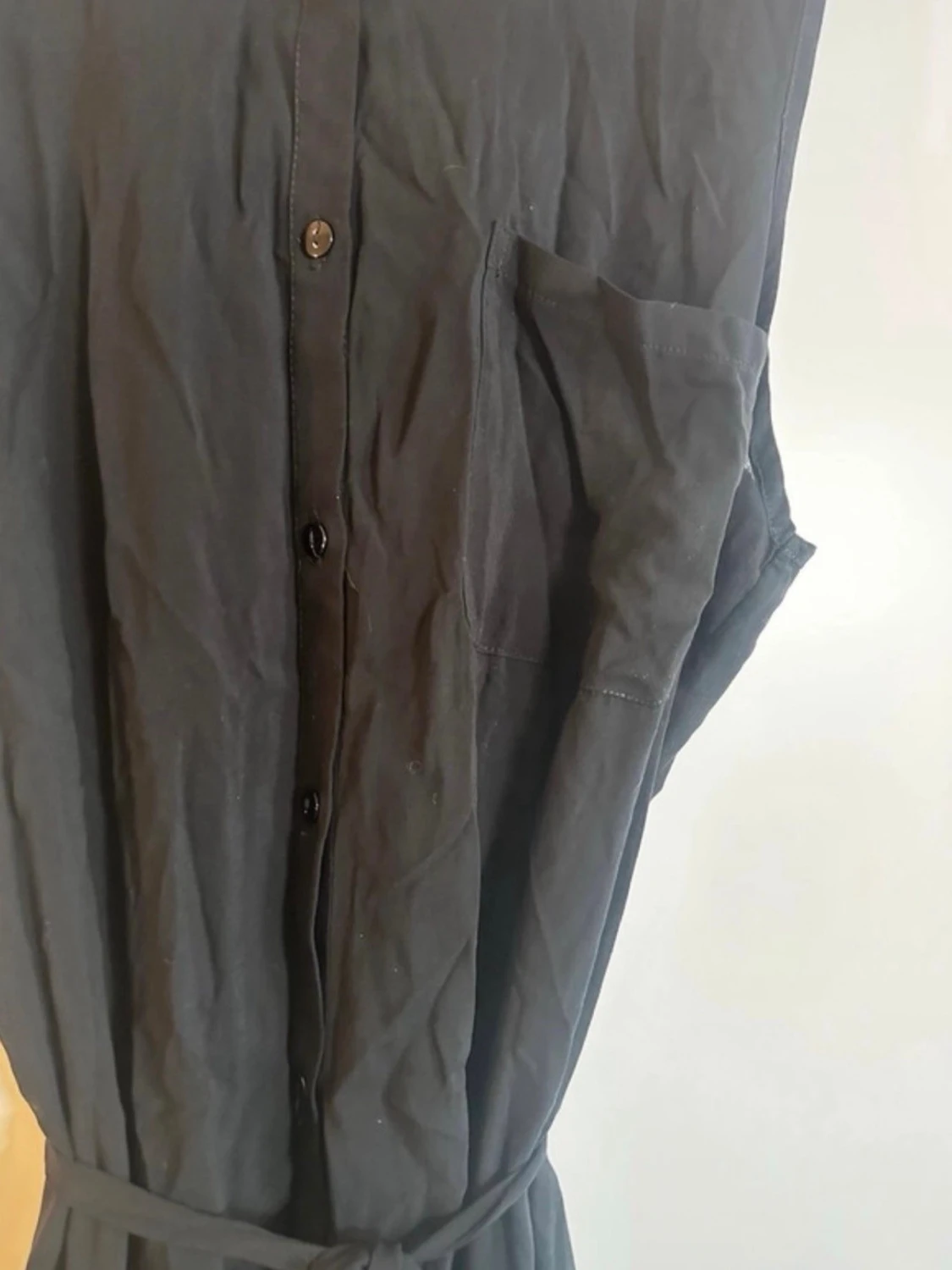 Svart ärmlös skjortklänning med knappar - 1