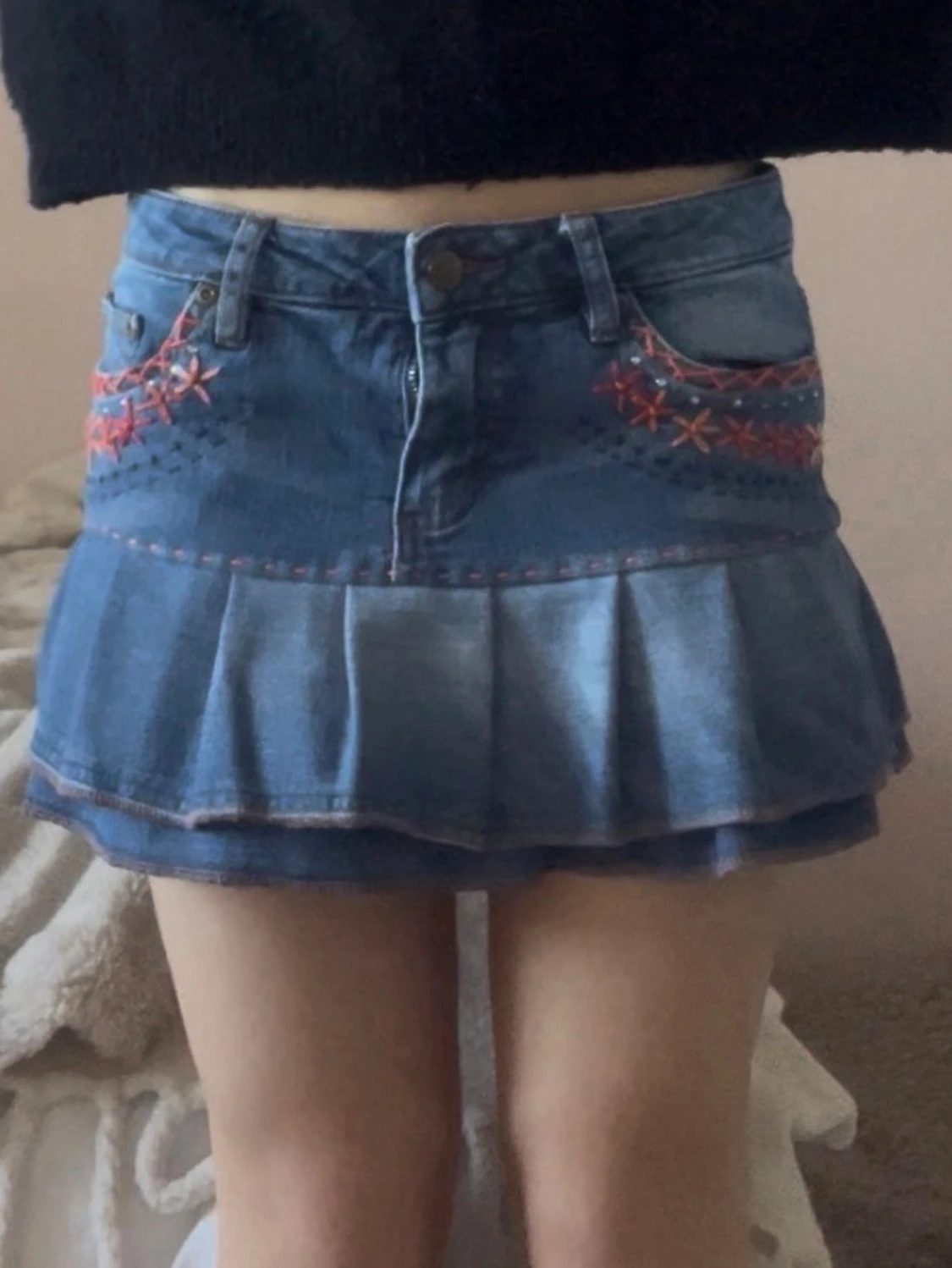 Jeanskjol med broderi  - 2