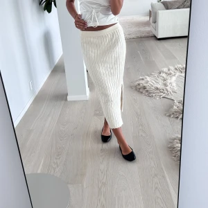 Långkjol  - Långkjol från Chiquelle. Storlek står inte men skulle säga att den passar xs-s. I gott skick. Köparen står för frakt ⭐️