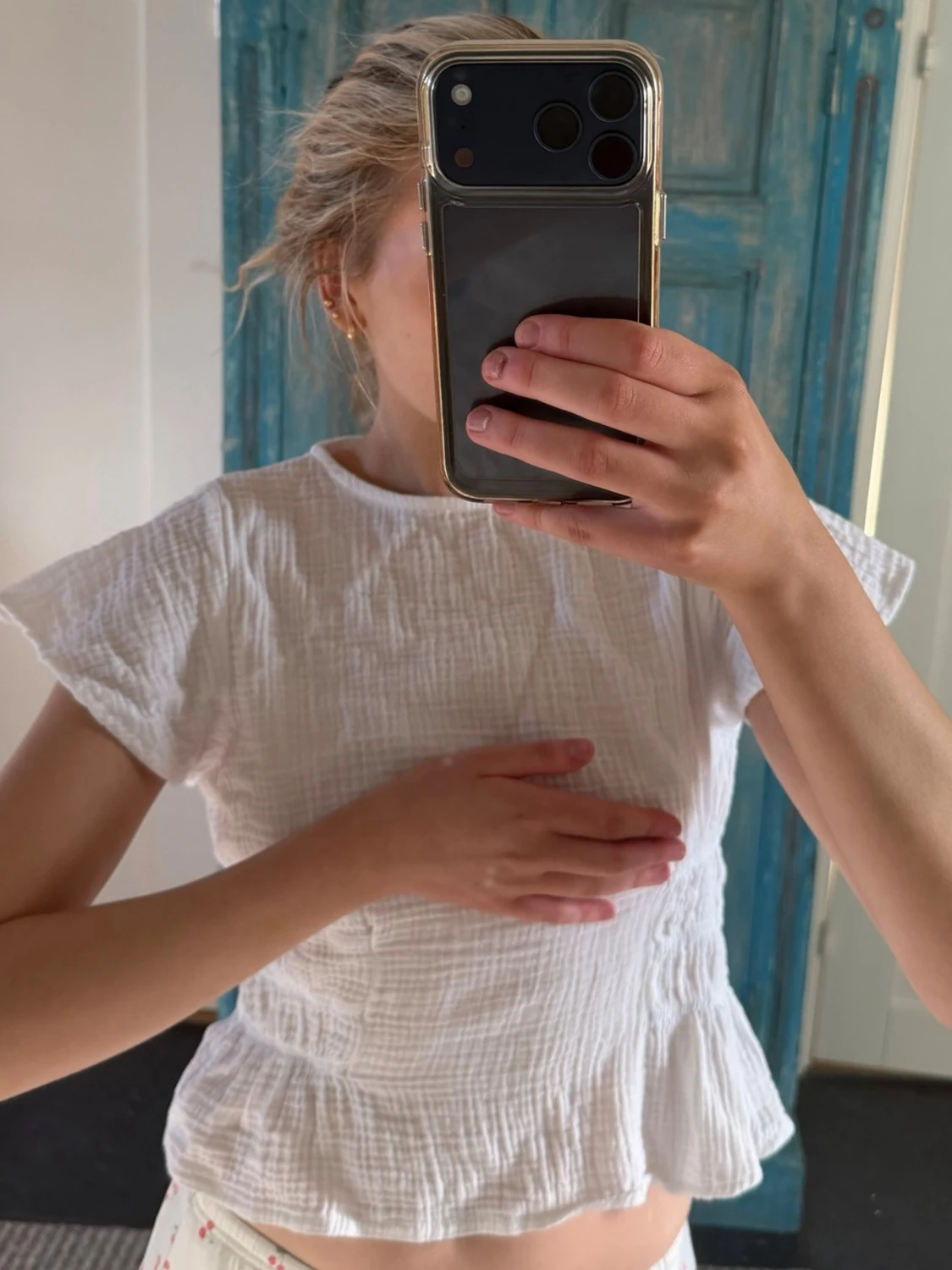 Vit luftig blus med kort ärm