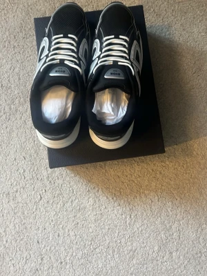 B30 - Helt nya inga fel alls är storlek 45 sitter något mindre 