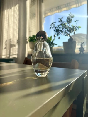 Kylie Cosmetics Cosmic 100ml  - Sprucken kork men sitter på som den ska. Annars fungerar som vanligt. Ca 50ml kvar av 100