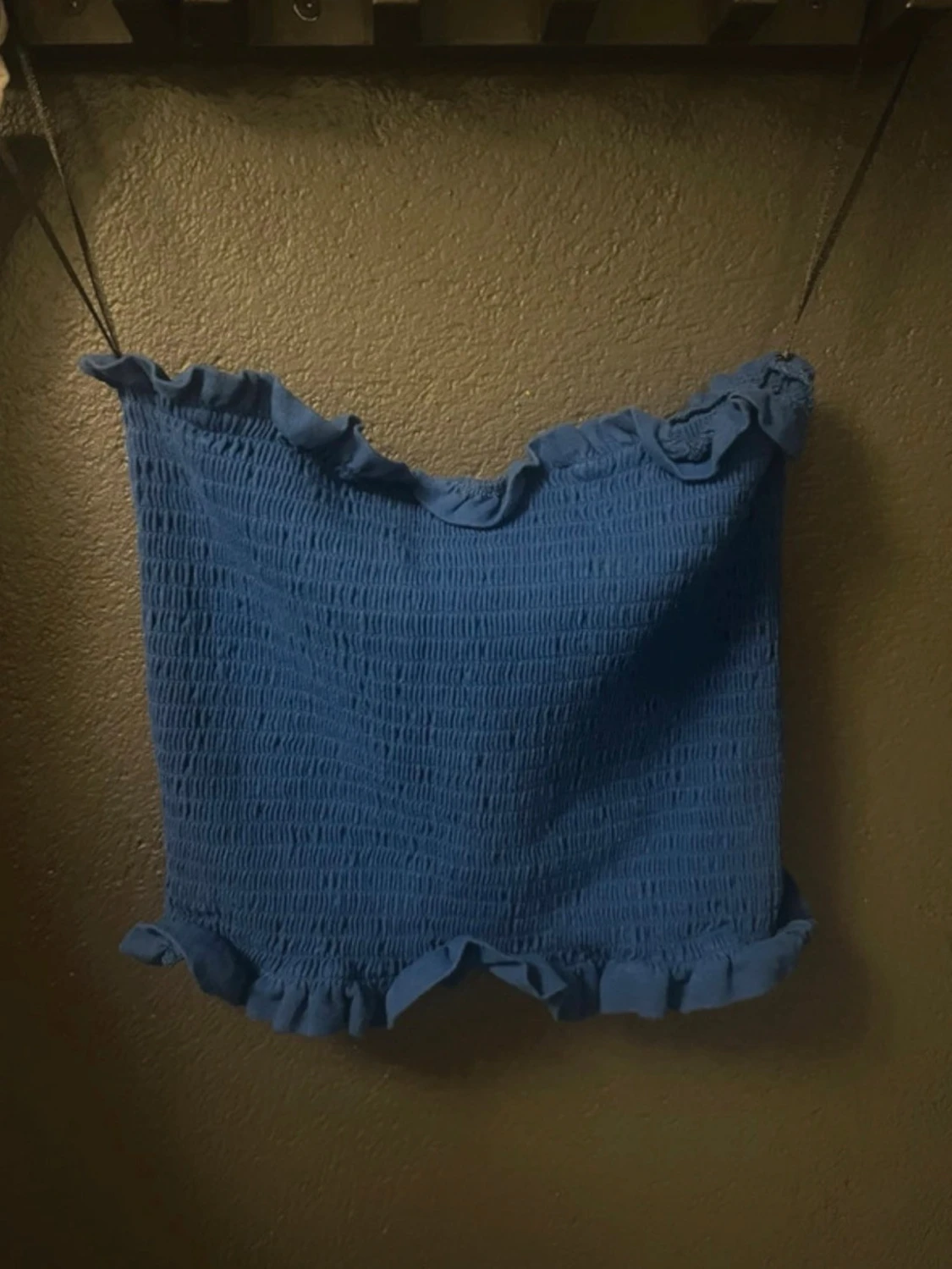 Blå bandeau topp med volang