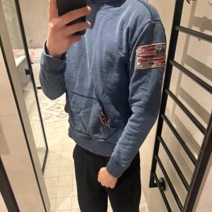 Blå hoodie från r&l denim & supply - Hoodie från denim and supply