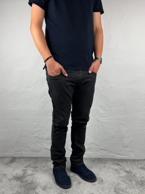 Replay jeans  - Ett par riktigt snygga jeans från Replay i storlek W32 L32 i modellen Anbbas 