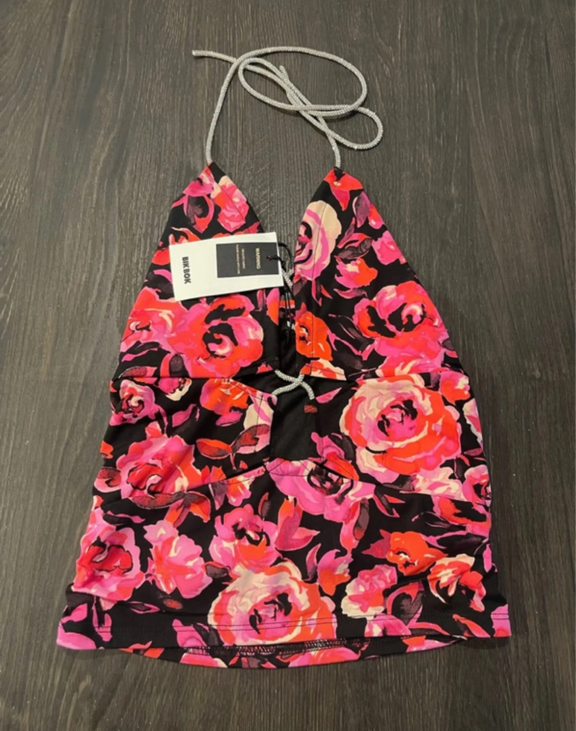Blommig halterneck backless topp with crystal tie
