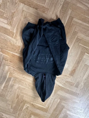CORTEIZ HOODIE - En basic svart corteiz hoodie storlek XS