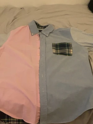Ralph lauren skjorta - En fin skjorta från Ralph lauren med fina färger, men jag säljer den för att den är för stor för mig