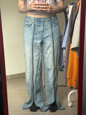 Jeans with zipper - Weekday jeans med dragkedja, size 28/32 
