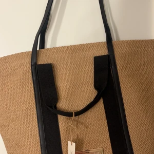 Intimissimi handväska  - Synligt använd men ej sönder som hål osv, pris kan diskuteras,  ❤️