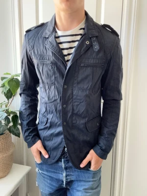Bombogie field jacket  - Bombogie field jacket, Inga defekter! Modellen i bilderna är 180 cm 75 kg och bär Storlek M , Kom med frågor! 🌟 (Kan gå ned i pris vid köp av paket 😉) 