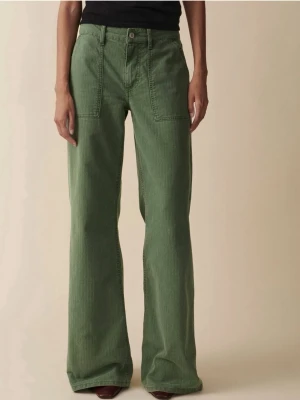 SÖKER!! Janerica jeans  - Söker dessa gröna janerica jeans storlek 24/32, 24/34, 25/32 eller 25/34, någon av dem storlekarna🥰hör gärna av dig om du säljer!