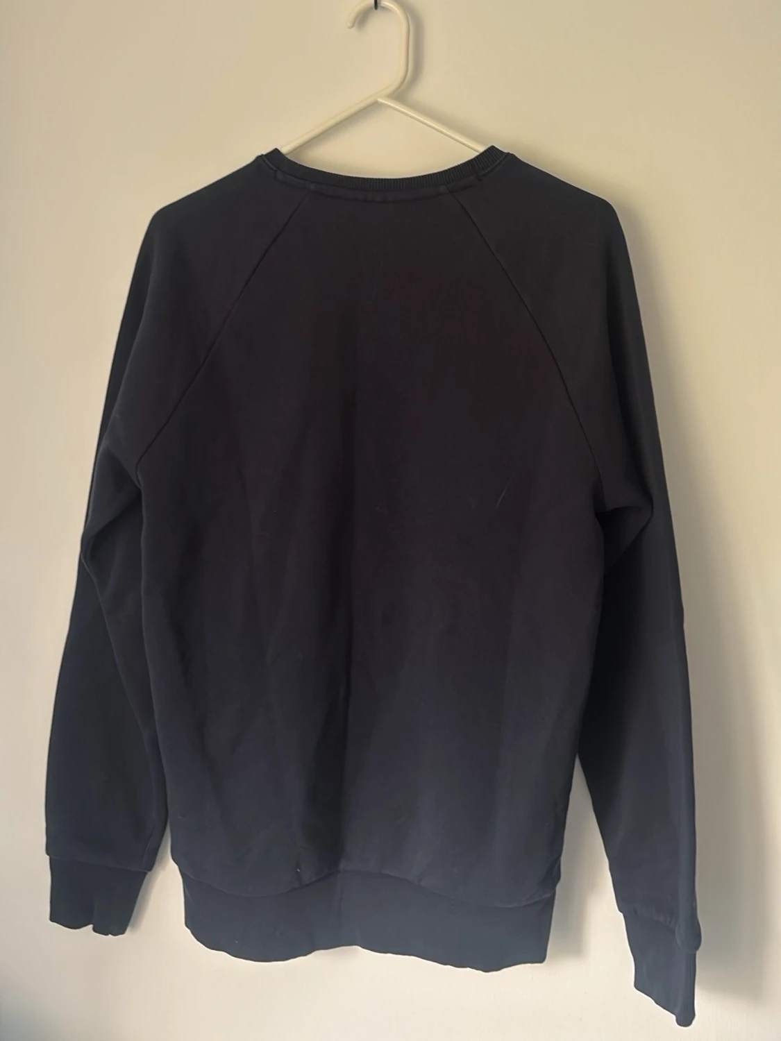 Mörkblå sweatshirt från Peak Performance - 1