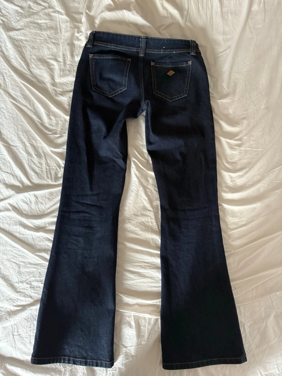 Mörkblå bootcut jeans från Abrand - 1