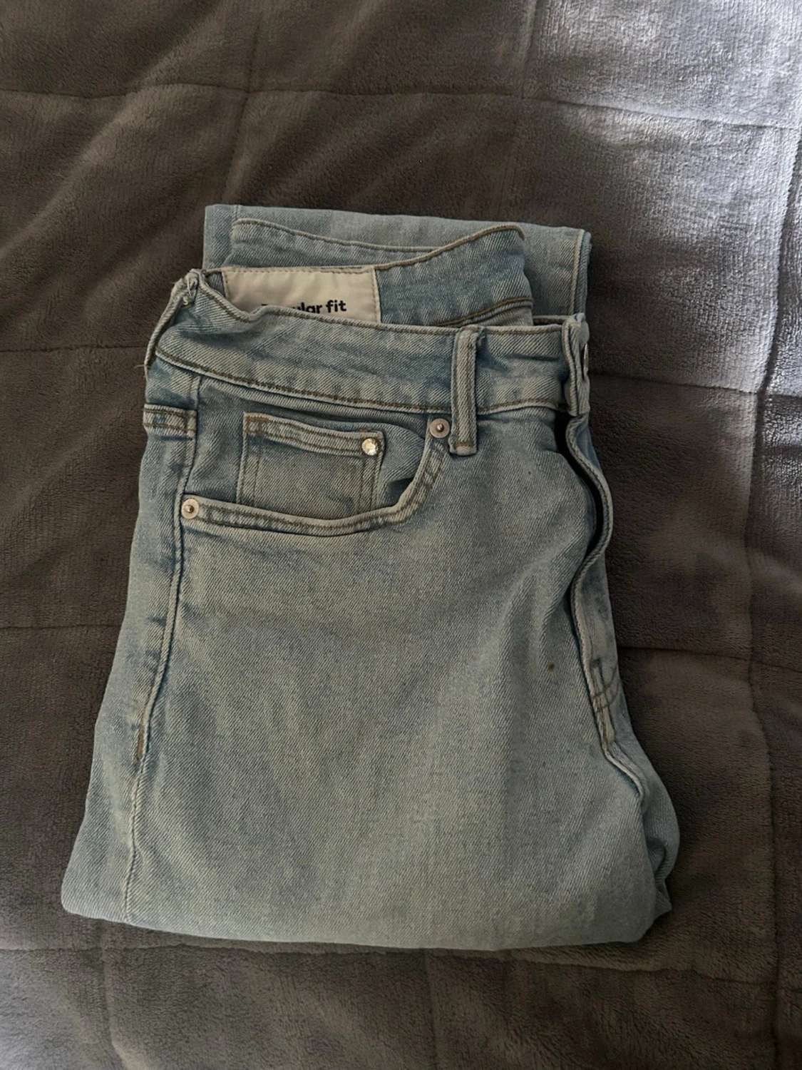 Ljusblå regular fit jeans