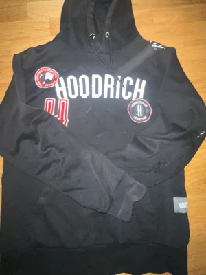 Hoodrich hoodie färgen svart - Hoodrich hoodie färgen svart, storlek S. 