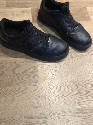 Air Force 1 supreme - Säljer mina gamla Air Force Supreme för bara 349 kr