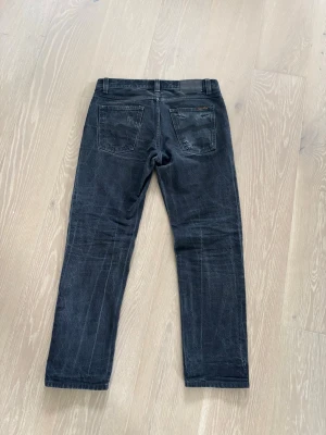 Nudie jeans gritty Jackson - Säljer dessa feta nudie jeansen i den populära modellen gritty jackson i storlek W30, L30! De är i mycket fint skick, med fades som jag gjort själv! Hör gärna av dig vid funderingar😊