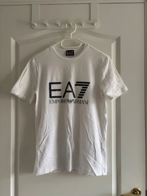 Armani tshirt - Mängdrabatt finns! Ju fler plagg du köper, desto bättre pris kan jag ge!