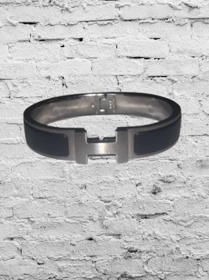 Armband - Storlek GM hör av dig vid funderingar, inget og medföljer. Möts ej