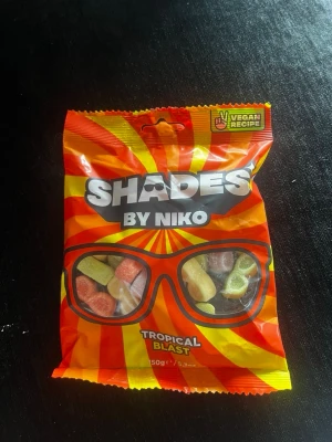 Shades by Niko godispåse - Säljer många olika smaker av Shades by Niko.  Finns inte i Sverige så passa på! Säljer i styckpris men kan gå med på rabbat vid köp av flera. Som sagt finns de inte i Sverige så vill du vara bland de första att testa så tveka inte!