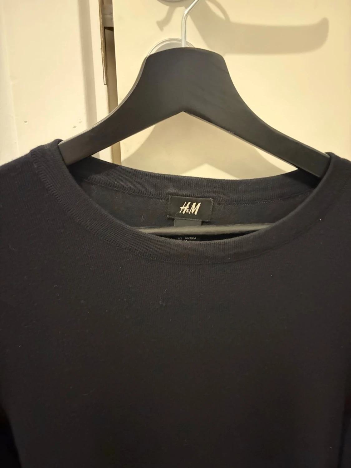 Svart stickad tröja  - 1