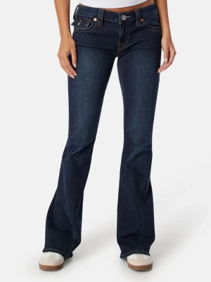 True Religion mörkblå bootcut jeans - Snygga mörkblå bootcut jeans från True Religion, lågmidjade. Säljer pga passar inte mig längre. Knappt använda och är i nytt skick. Ny pris 1300kr, säljer dem 200kr billigare