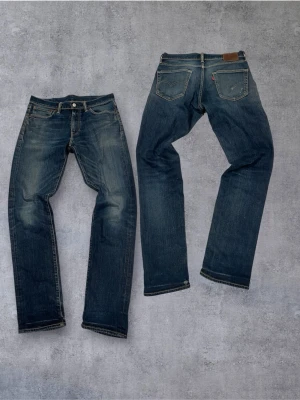 Vintage Levi's - Benöppning-18cm Midja-41cm Ytterbenslängden-105cm. Köp på! 