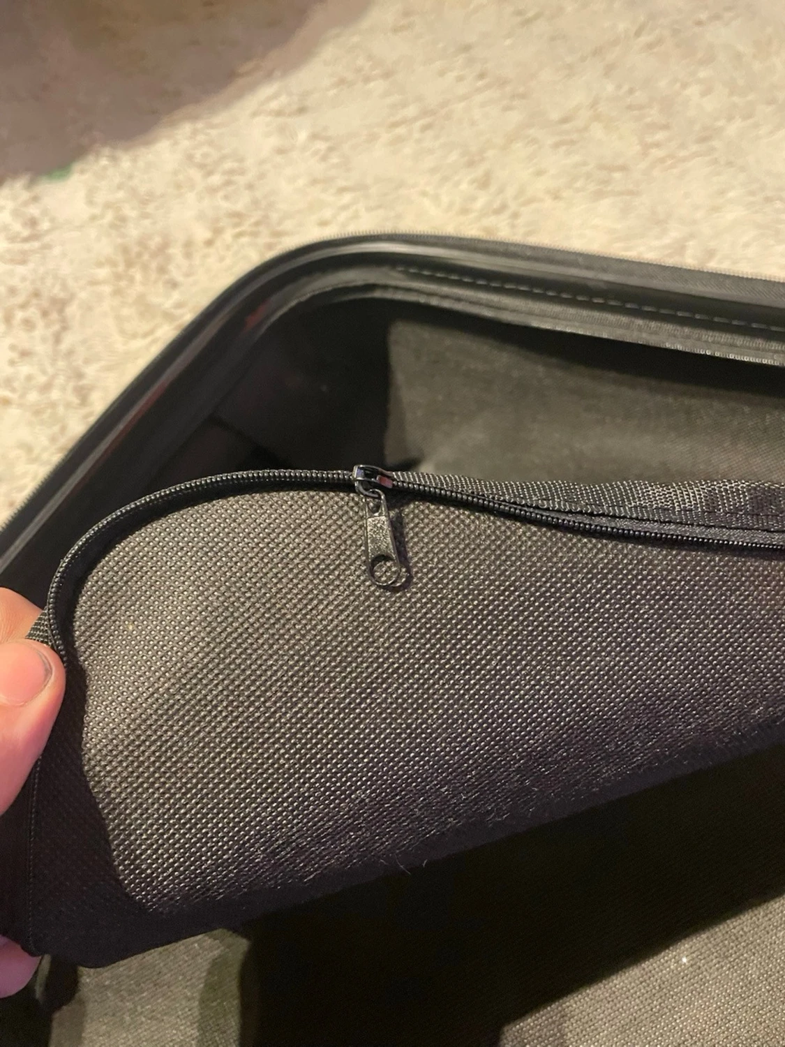 Svart hård resväska från Epic - 4