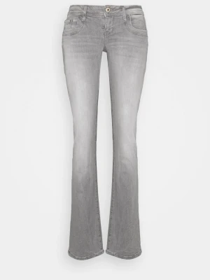 Grå bootcut jeans med hög midja - Snygga grå bootcut jeans med hög midja och klassisk femficksdesign. Jeansen har en lätt tvättad look och är tillverkade i mjuk denim med stretch för extra komfort. Perfekta för en trendig och avslappnad stil. Skriv privat för egna bilder