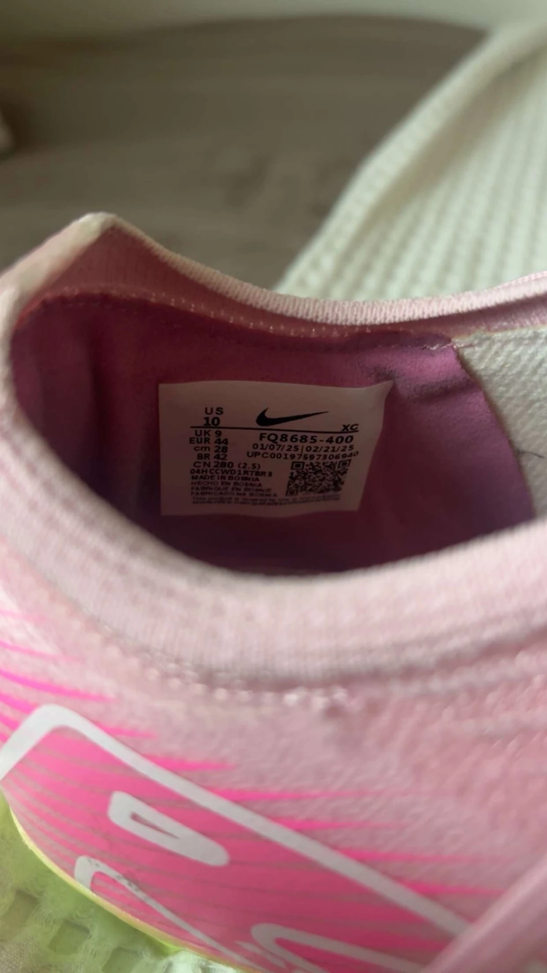 Nike rosa fotbollsskor med neon detaljer - 4